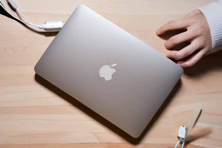 ¿Cómo puedo recuperar datos de un disco duro Macbook que no arranca?